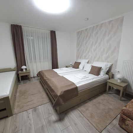 גיולה Ilona Apartman מראה חיצוני תמונה