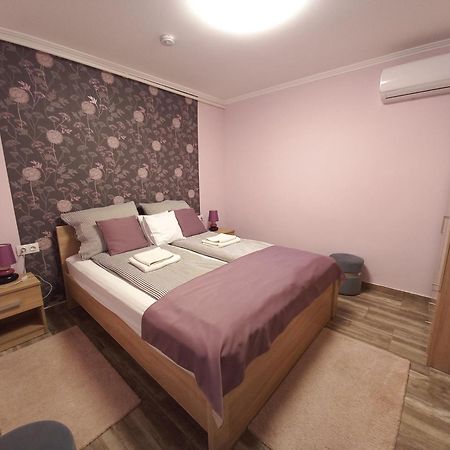 גיולה Ilona Apartman מראה חיצוני תמונה