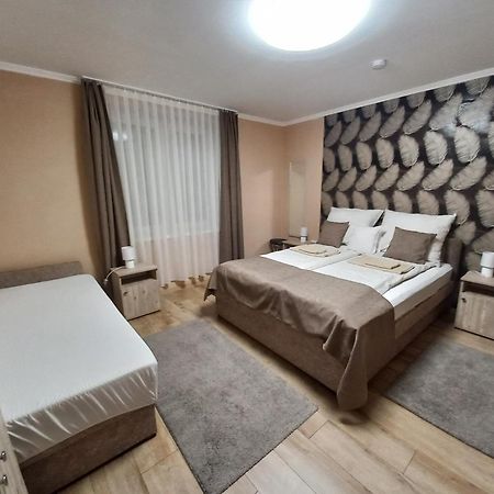 גיולה Ilona Apartman מראה חיצוני תמונה