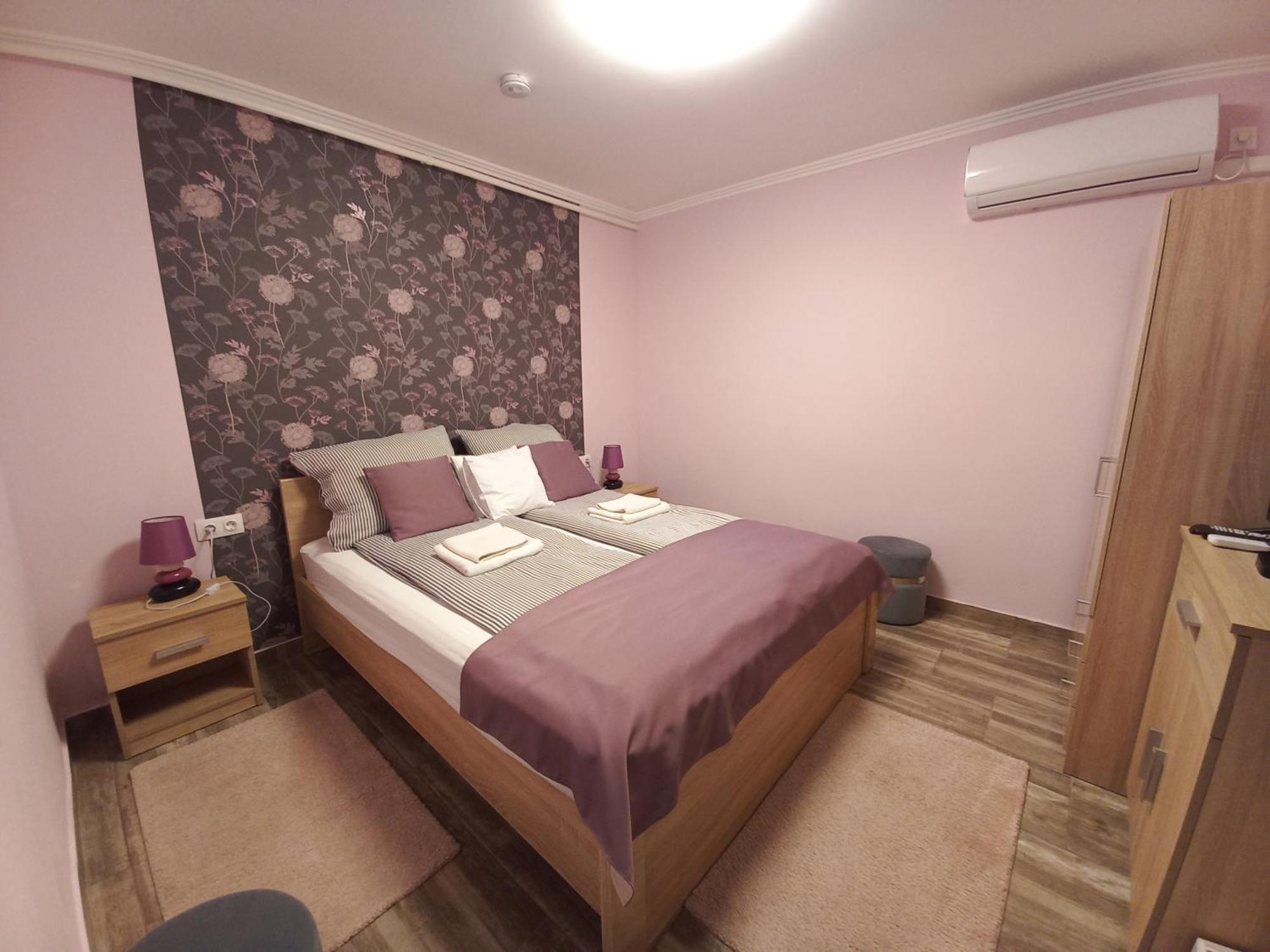 גיולה Ilona Apartman מראה חיצוני תמונה