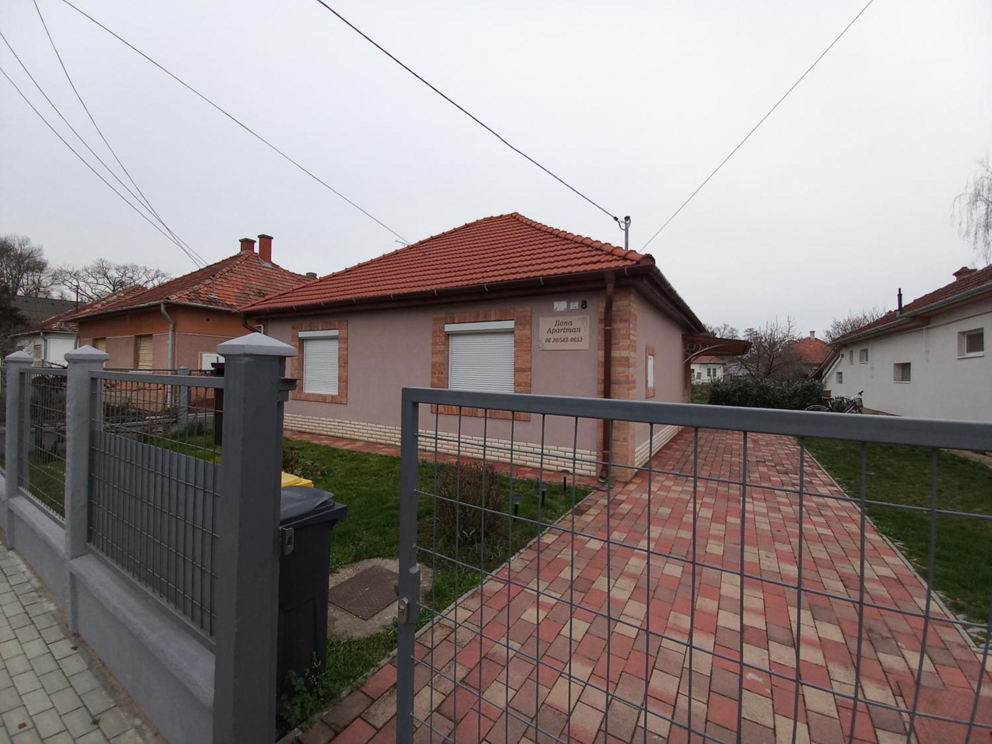 גיולה Ilona Apartman מראה חיצוני תמונה